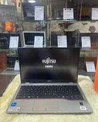 Fujitsu Lifebook Series U i5 11 Gen 16 Gb ram 256 SSD ecran 14 Pouce FHD etat 10/10