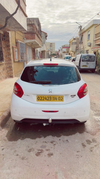 voitures-peugeot-208-2014-allure-chlef-algerie