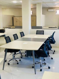 station de travaille et table de réunion