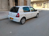 voitures-renault-clio-campus-2012-bye-msila-algerie