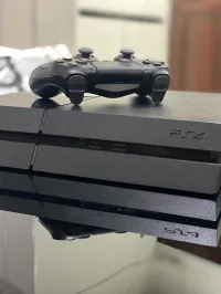 PS4 /  stockage : 1000go / 1 manette original 