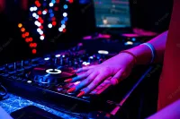 Disk jockey femme (Dj) 