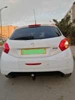 voitures-peugeot-208-2015-allure-relizane-algerie