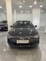 moyenne-berline-volkswagen-golf-8-2022-style-annaba-algerie