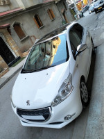 سيارة-صغيرة-peugeot-208-2012-allure-جيجل-الجزائر