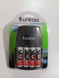 Chargeur de piles UNIROSS avec 4 Piles AA 2100mAh pour AA / AAA /9V PP3 NiMH