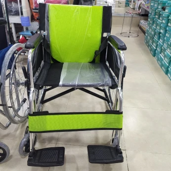 Fauteuil roulant pliable avec frein pour les Adultes \ كرسي متحرك قابل للطي للكبار