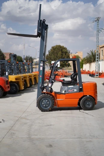 CHARIOTS ELEVATEURS TIRSAM 3T - الرافعة الشوكية تيرصام 3 طن