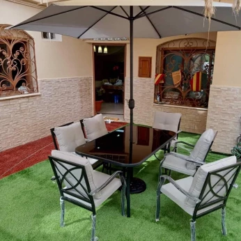 TABLE JARDIN 06 CHAISES AVEC PARASOL