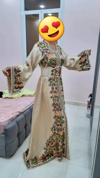 Caftan traditionnelle perlé