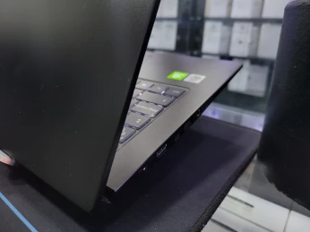 MSI MODERN 15, i7-10510U, 16GB, 1TB SSD, MX330