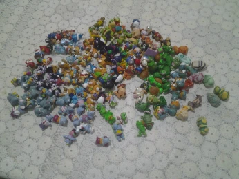 A vendre : figurines.