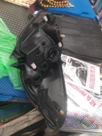 Phare dacia sandero 2010