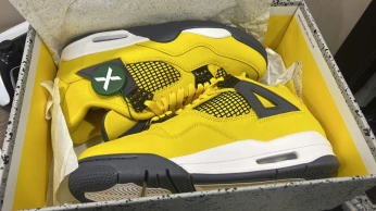 Jordan 4 lightning originale