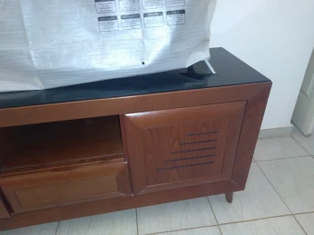 طاولة تلفاز كبيرة حجم