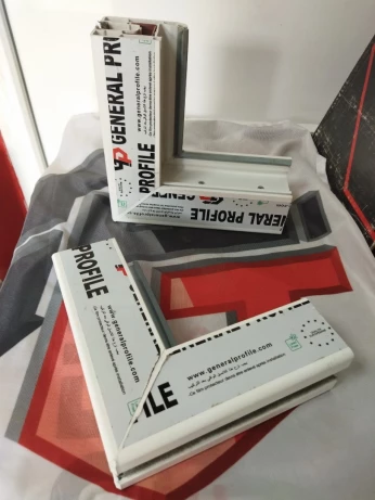 chuttes et profilé en pvc blanc