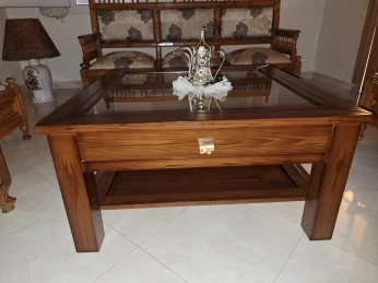 Table basse carrée avec un tiroir compartimenté