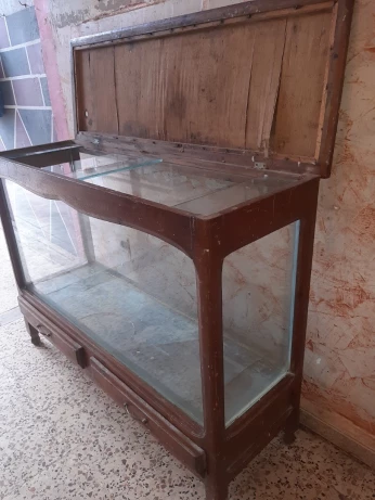 Aquarium avec meuble d'origine 200 litres