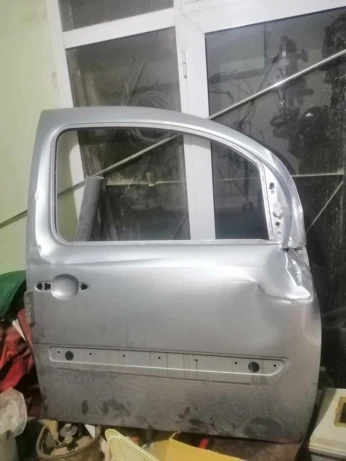 Porte kangoo avant droit .porte latéral arrière droit couleur gris arg