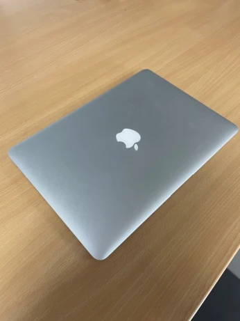 MacBook Air 2015 13 pouce 4gb / 128gb SSD /cycle 82