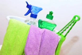 Femme de ménage "Quick clean" nettoyage professionnel