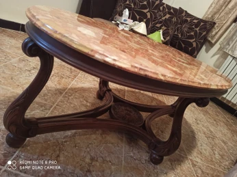 Table en marbre طاولة بالرخام