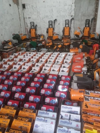 Lot quincaillerie à vendre