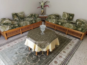 3 canapés et 2 tables