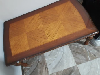 Table base salon.