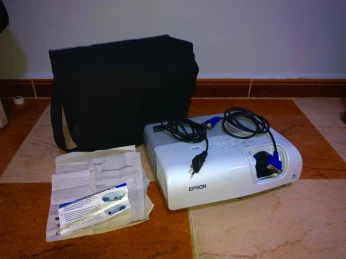Vente Projecteur (Data Show) Epson EMP-S5 (Jamais utilisé)