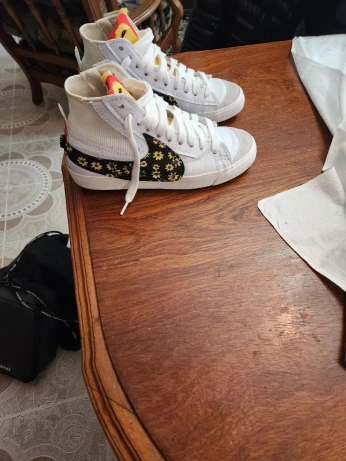 Nike Mid 77