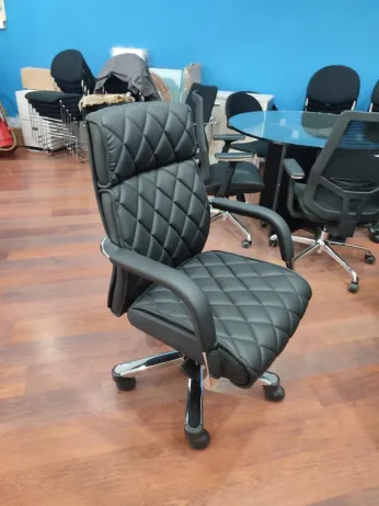 Chaise PDG En Cuire