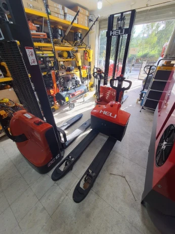 Geurbeur electrique gerbeur semi électrique transpalette