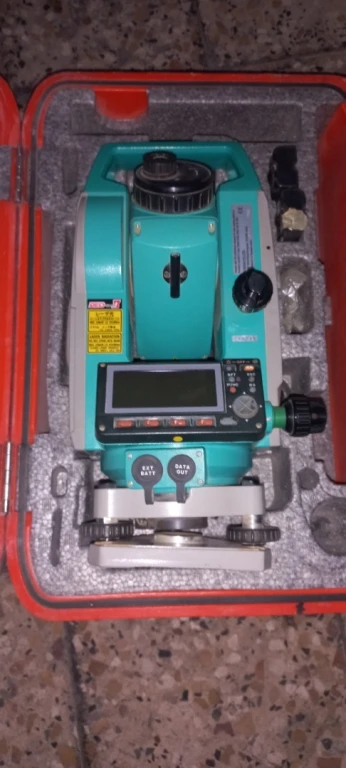 Total station sokkia set530R laser et double écran