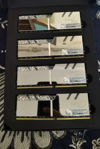 G Skill TridentZ Royal DDR4/3200 64 . 32GB CL16-18-18