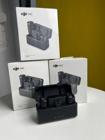 DJI Mic (2 TX + 1 RX + Boîtier Recharge) -Portable Micros Sans Fil - Pour Smartphones, Caméras
