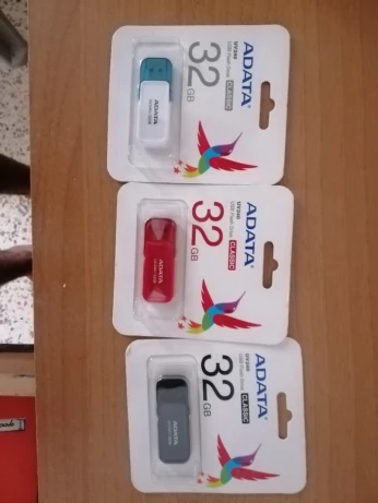 Flash Disque Adata 32 Gb original uv240