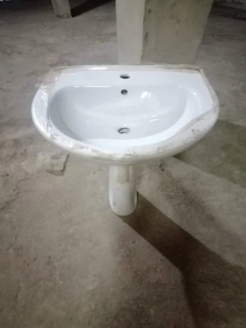 Ensemble baignoire et lavabo marque gravena