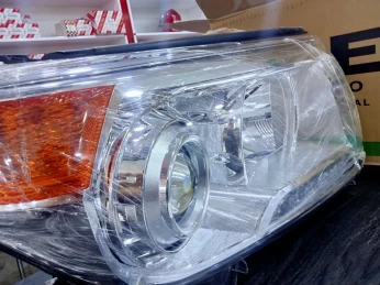 Le phare Toyota land cruiser vxr v8