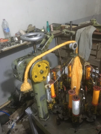 Machine fabrication de courdon