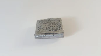 Ancienne boite miniature en argent 3,5 x 3 cm