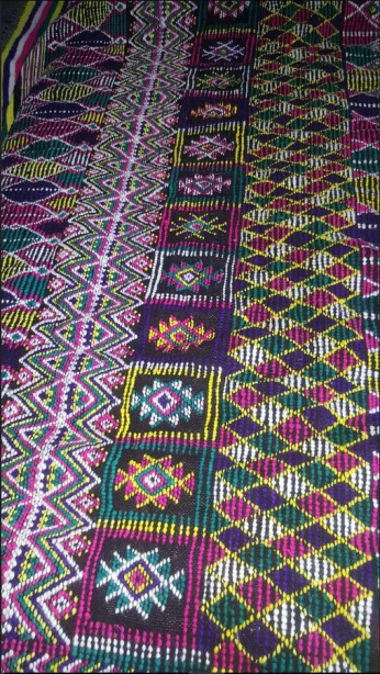 Tapis traditionnel kabyle pure laine (Taavatt)
