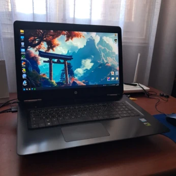 HP Pavilion 17 / i5-8300H / 24GB DDR4 / GTX 1050 2GB / 2To HDD / 128 Go SSD