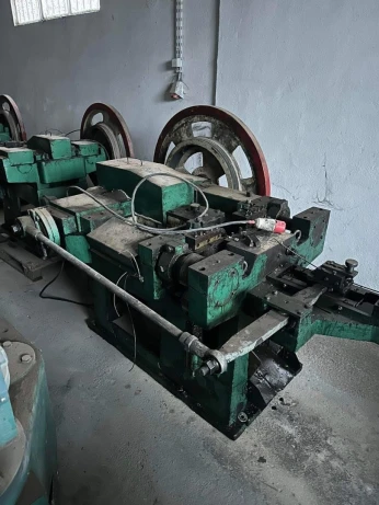 Machine à clou