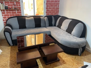 Canapé importation +Table Basse avec 4 chaises ... L'AFFAIRE