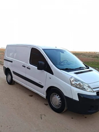Transport fourgon et location avec chauffeur 