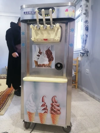 الة صنع المثلجات