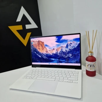 Samsung Galaxy Book i7 11e 16Go 256Go SSD Ecran AMOLED 14"