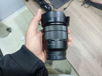 Carl zeiss 16-35 mm f4 sony EF