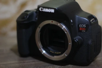 Canon 700d et 50mm 1.8 20k click